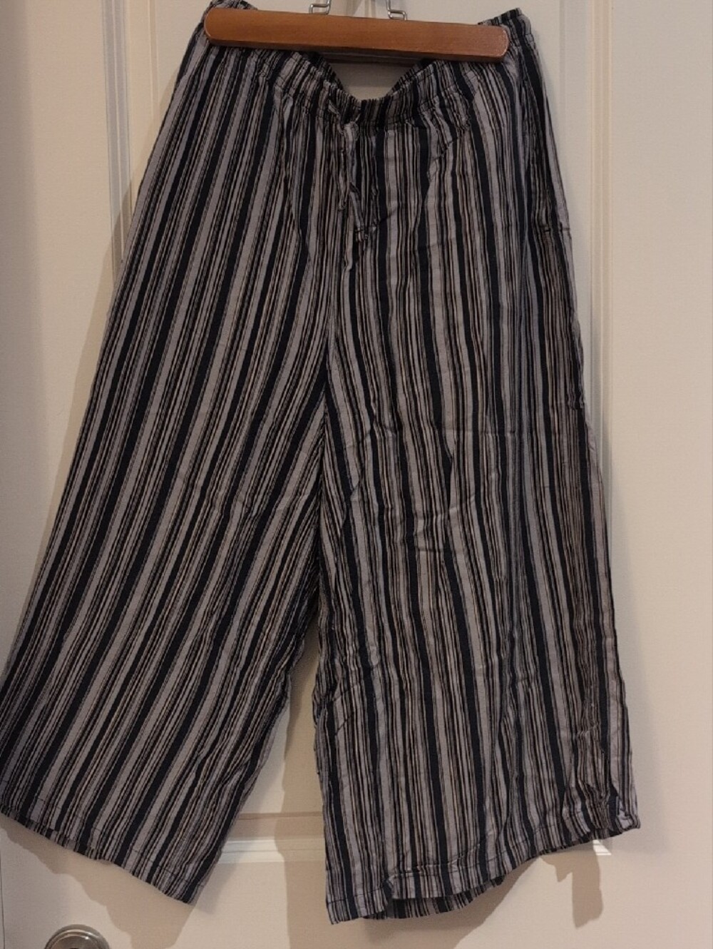 Uniqlo Blue, White & Tan Striped Wide-Leg Capris - Size 8